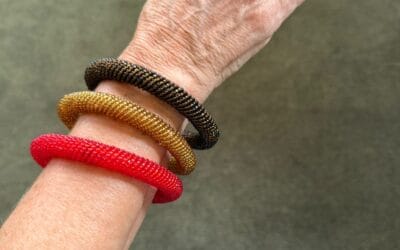 Handgemaakte sieraden te koop &ndash; gemaakt door de moeders van meiden